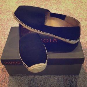 Vionic Black flats!!!! Like brand new!